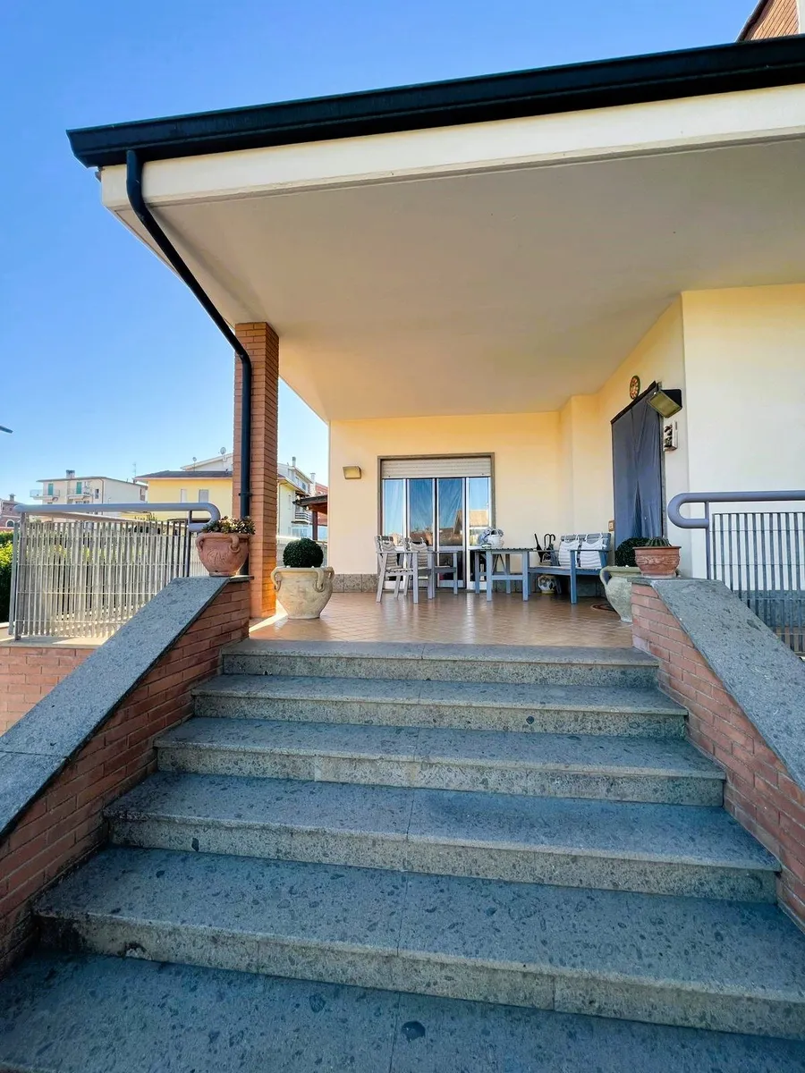 Villa unifamiliare di 300 mq a Castelverde, vista principale